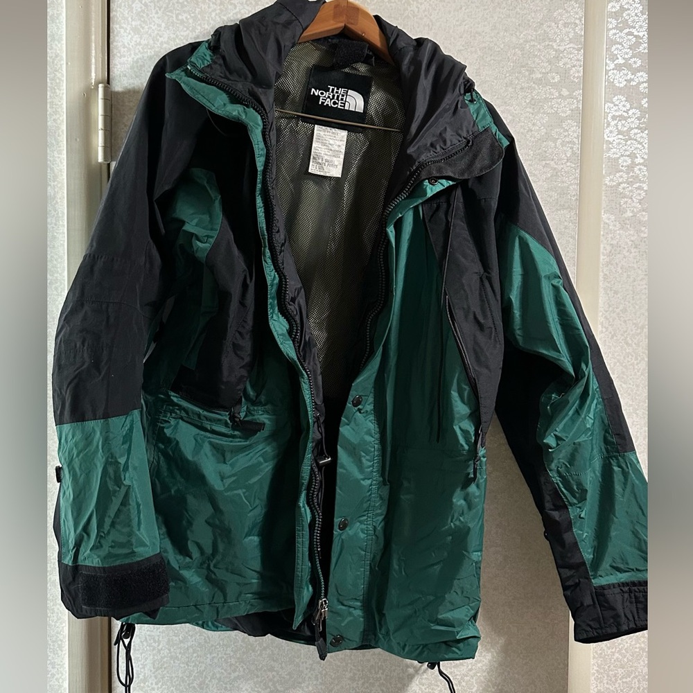 The North Face Performance Jacket Black and Green Water-Resistant